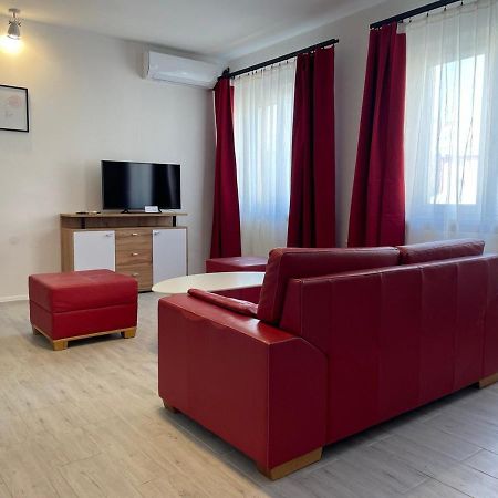 Newly Renovated 2 Rooms Apartment Downtown 尼特拉 外观 照片